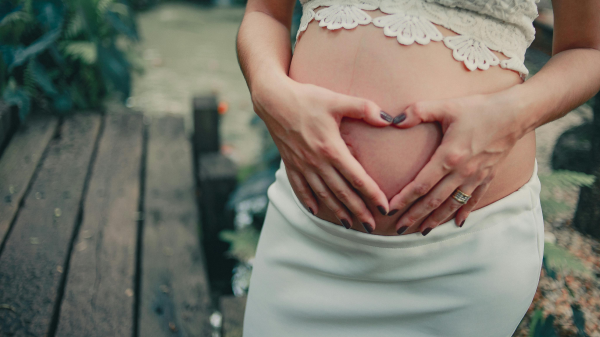 Kinderwunsch - Unterstützung aus der Apotheke, © Garon Piceli