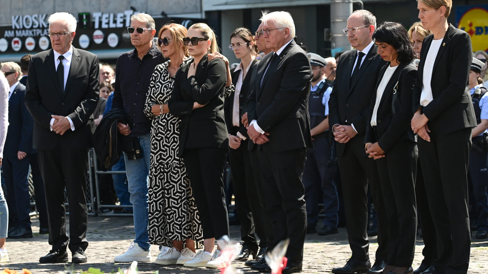 Öldürülen Mannheimlı Polis İçin Saygı Duruşu!, © dpa Öldürülen Mannheimlı Polis İçin Saygı Duruşu!, © dpa