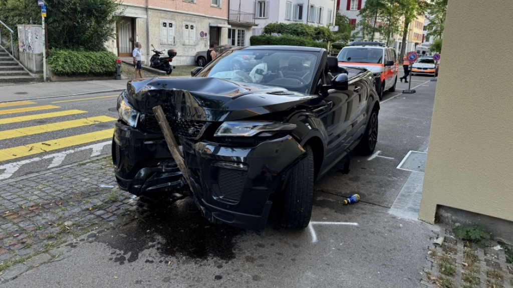Verunfallter Autodieb kollabiert vor Polizei, © Stadtpolizei SG