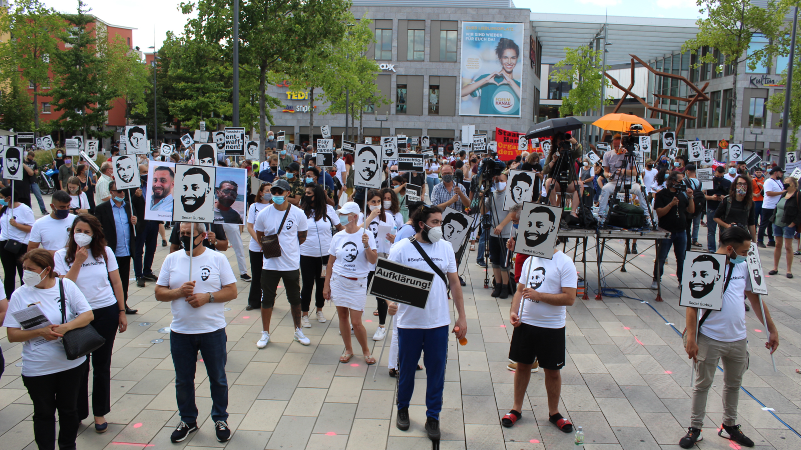 Hessen eyaleti Hanau kentinde 19 Şubat 2020 akşamı aşırı sağcı bir Alman faşistin gerçekleştirdiği katliamda, dördü Türk kökenli dokuz göçmen genç yaşamını yitirmişti, © shutterstock