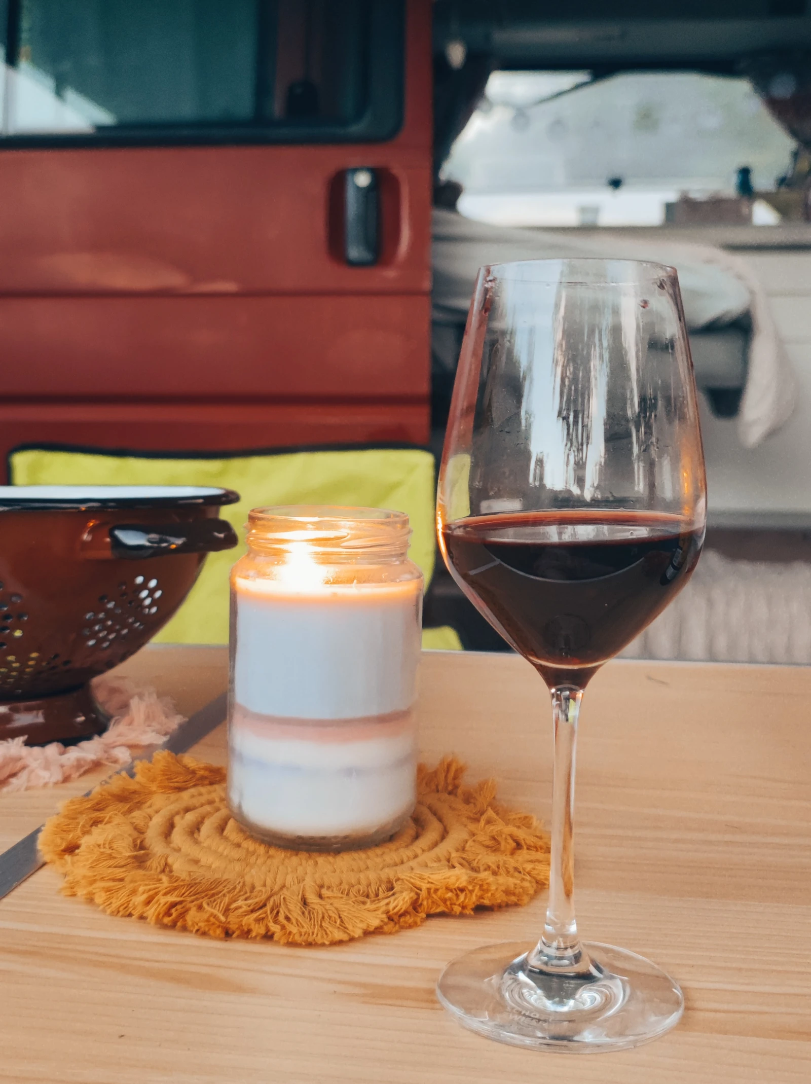 15 Dinge, die beim Camping im Herbst auf gar keinen Fall fehlen dürfen 15 Dinge, die beim Camping im Herbst auf gar keinen Fall fehlen dürfen