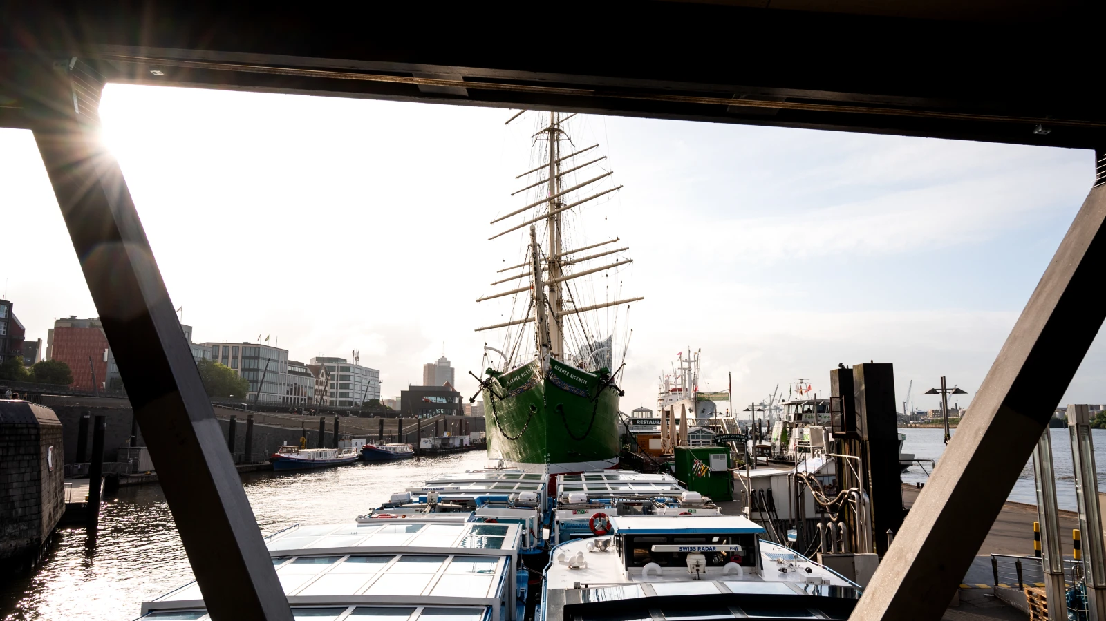 Bremerhaven’de Tarihi Rickmers Vinci Taşınıyor, © Daniel Bockwoldt/dpa Bremerhaven’de Tarihi Rickmers Vinci Taşınıyor, © Daniel Bockwoldt/dpa