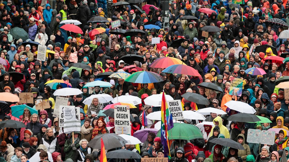 Bremen’de 2 Bin Kişi “Biz Hepimiz Şehir Görüntüsüyüz” Dedi!, © Focke Strangmann/dpa