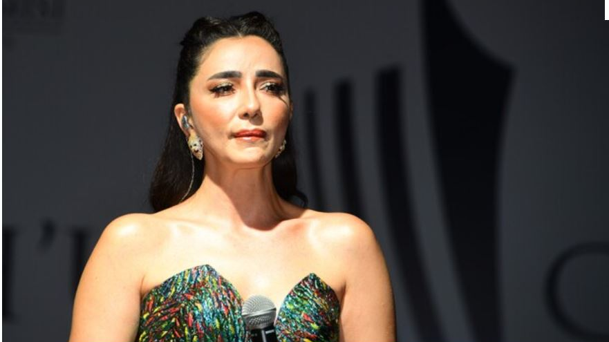 Şarkıcı Öykü Gürman Sahnede Gözyaşlarını Tutamadı, © habertürk