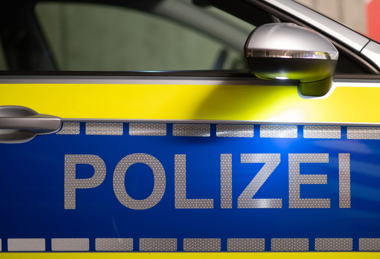 Die Fahrerin des Wagens wurde bei dem Unfall leicht verletzt. (Symbolbild), © Robert Michael/dpa