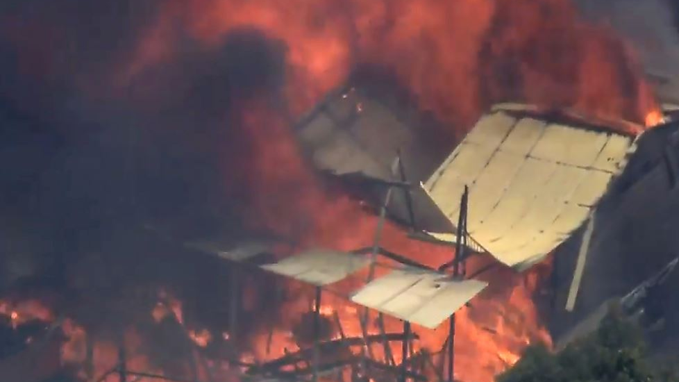 Buschbrand bedroht Vorort von Perth, © Uncredited/Australian Broadcasting Corp/Channel 7/Channel 9/AP/dpa