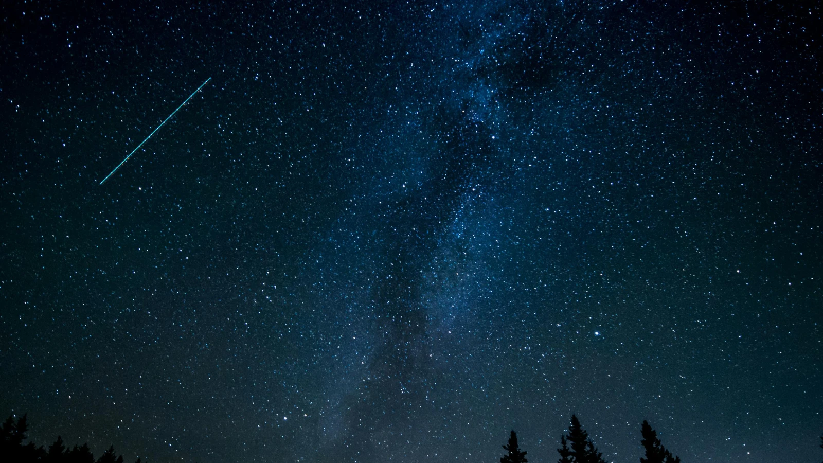 „Schnell, Wünsch Dir Was!“ – Wo ihr den Sternschnuppenschauer vom Camper aus genießen könnt, © Neale LaSalle „Schnell, Wünsch Dir Was!“ – Wo ihr den Sternschnuppenschauer vom Camper aus genießen könnt, © Neale LaSalle