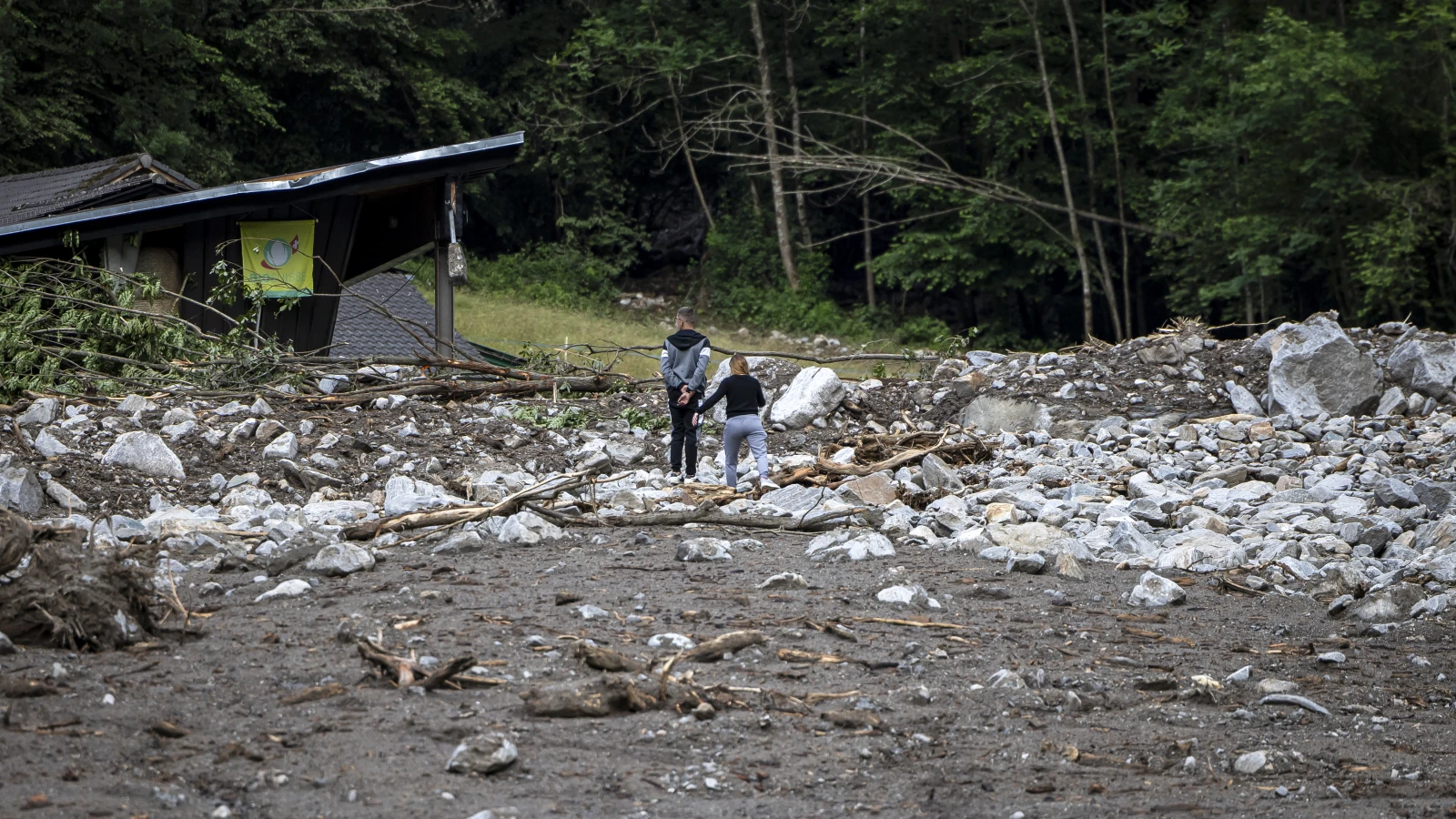 Suche nach vermisster Person im Misox läuft weiter, © Keystone / Michael Buholzer Suche nach vermisster Person im Misox läuft weiter, © Keystone / Michael Buholzer