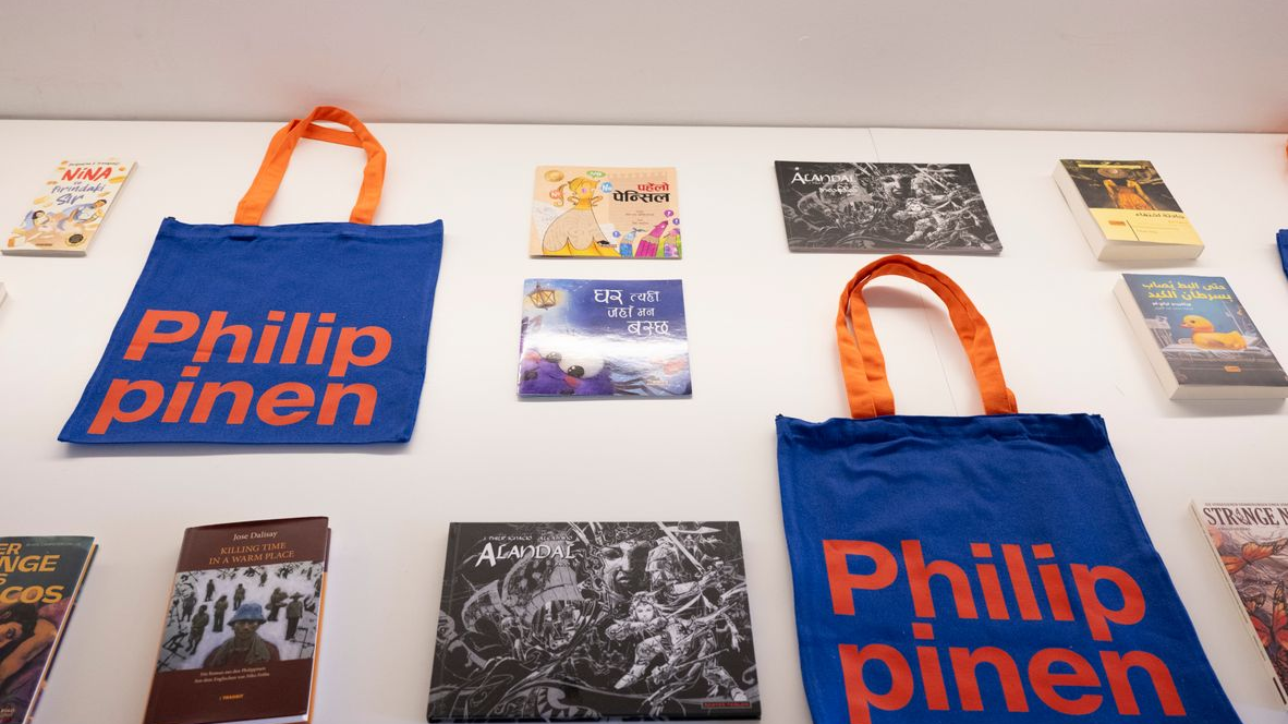 Frankfurt Kitap Fuarı Başlıyor: Ünlüler, Yazarlar ve Çocuklar İçin Etkinlikler!, © Boris Roessler/dpa