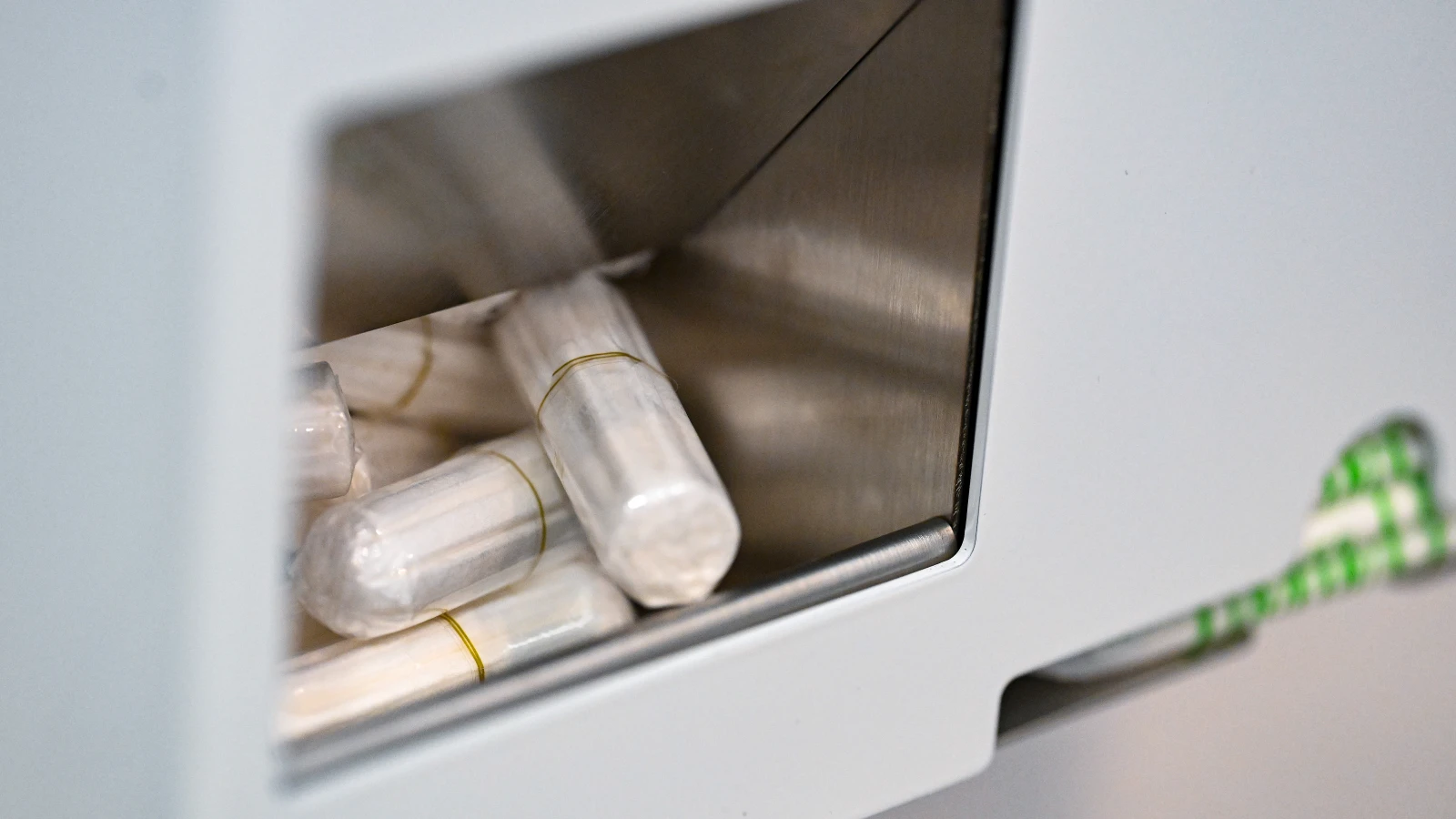 Bremen ve Bremerhaven’deki ortaöğretim okullarında öğrencilere ücretsiz regl ürünleri sağlanmaya devam edilecek. , © Bernd Weißbrod/dpa Bremen ve Bremerhaven’deki ortaöğretim okullarında öğrencilere ücretsiz regl ürünleri sağlanmaya devam edilecek. , © Bernd Weißbrod/dpa