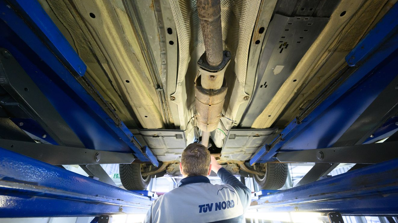 Verdi’den Uyarı Grevi: TÜV Çalışanları İş Bırakıyor, © Julian Stratenschulte/dpa