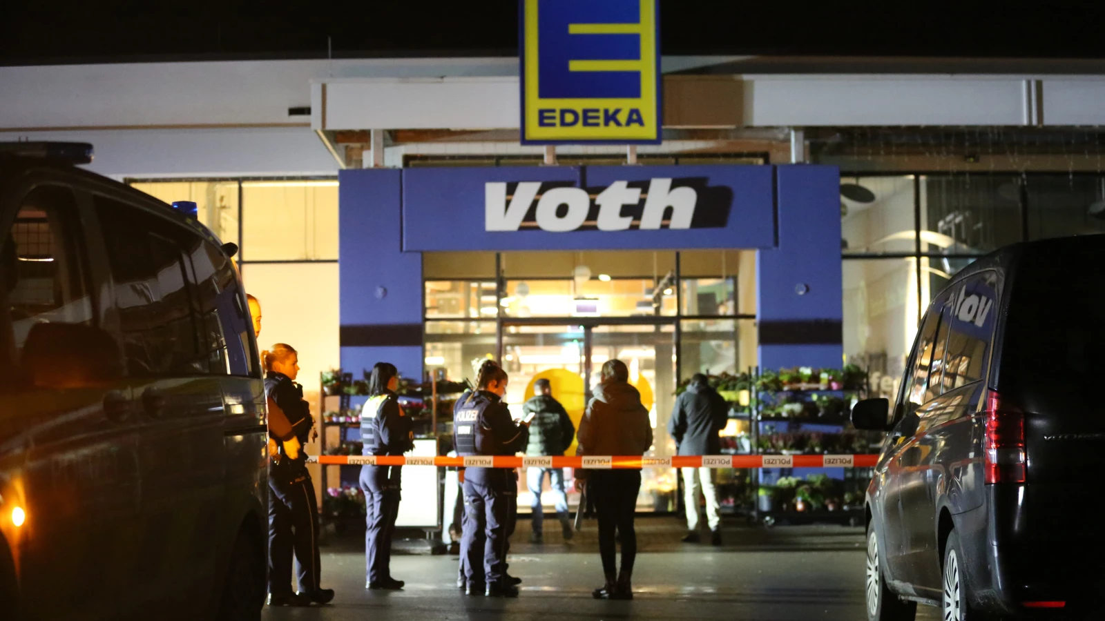 Lemgo’da Süpermarkette Bıçaklı Saldırı: 16 Yaşındaki Genç Hayatını Kaybetti, © Christian Müller/dpa Lemgo’da Süpermarkette Bıçaklı Saldırı: 16 Yaşındaki Genç Hayatını Kaybetti, © Christian Müller/dpa