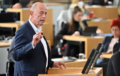 Wirtschaftsminister spricht  über die ersten Thüringer Entlastungsschritte