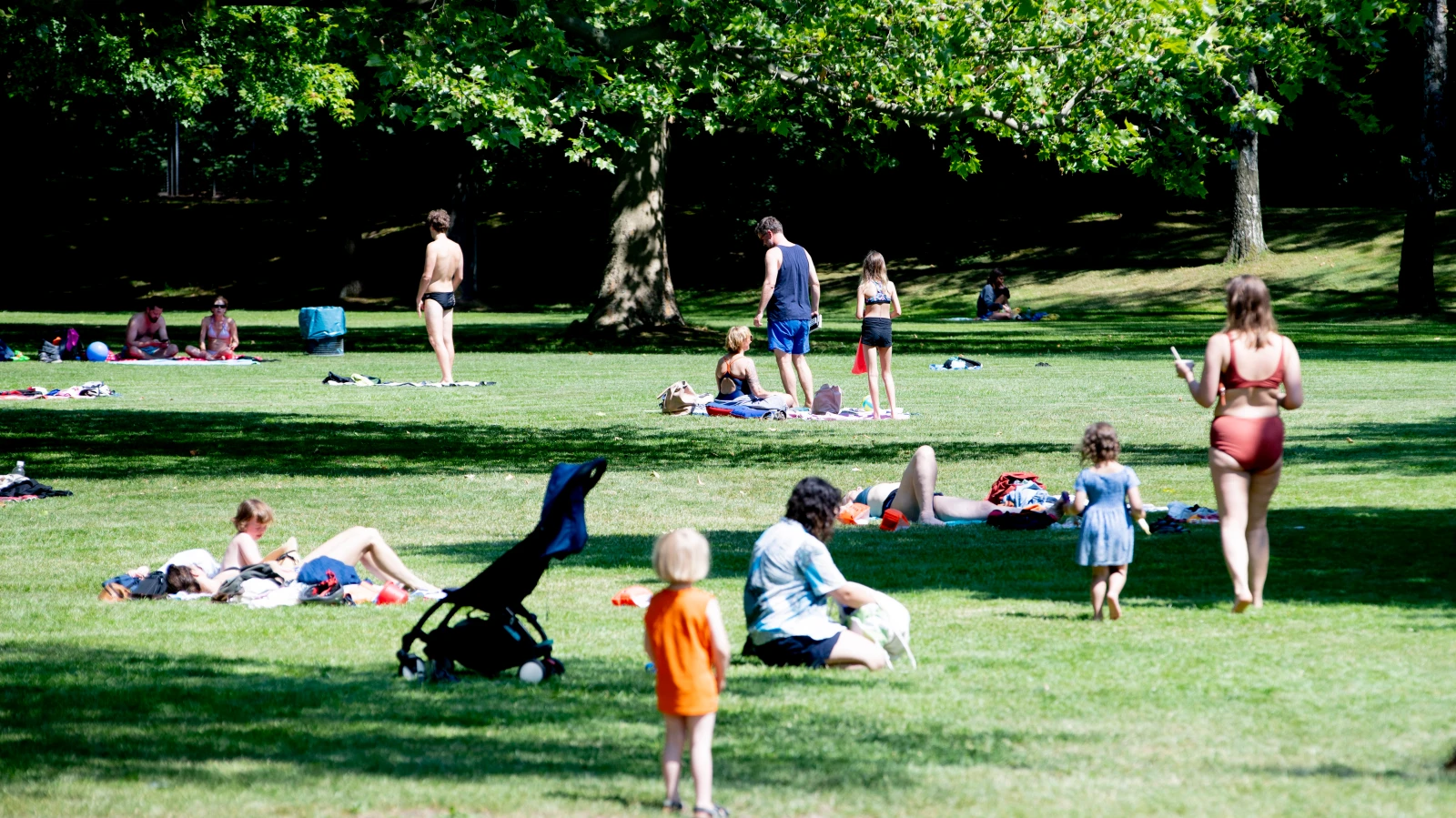 4 Açık Yüzme Havuzuna Kimliksiz Girilmeyecek!, © dpa 4 Açık Yüzme Havuzuna Kimliksiz Girilmeyecek!, © dpa