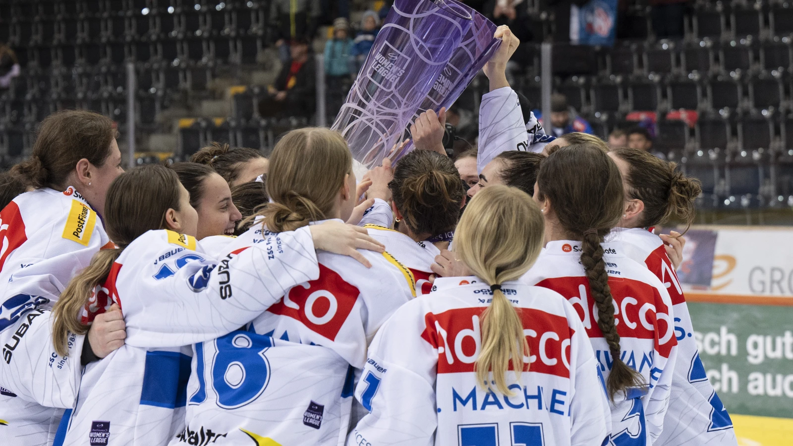 Frauen der ZSC Lions zum dritten Mal in Folge Meister, © Keystone / PostFinance / Peter Schneider Frauen der ZSC Lions zum dritten Mal in Folge Meister, © Keystone / PostFinance / Peter Schneider