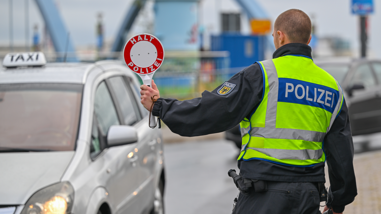 Sıkı Sınır Kontrolleri Başlıyor!, © dpa