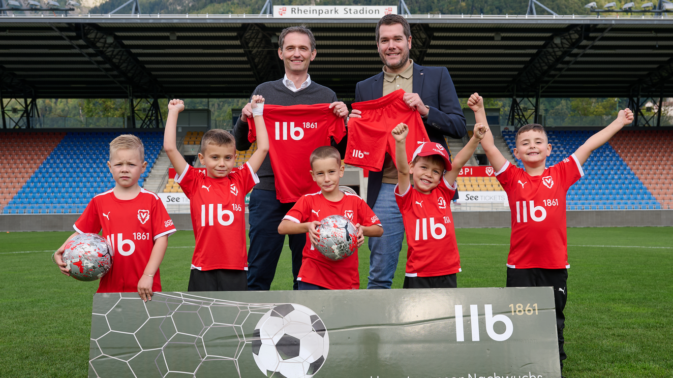 LLB als Hauptsponsor der FCV-Junioren, © FC Vaduz