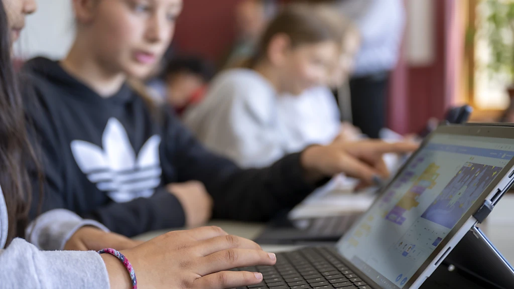 St. Galler Datenschützer kritisieren Lehrmittelvertrag, © Keystone-SDA St. Galler Datenschützer kritisieren Lehrmittelvertrag, © Keystone-SDA