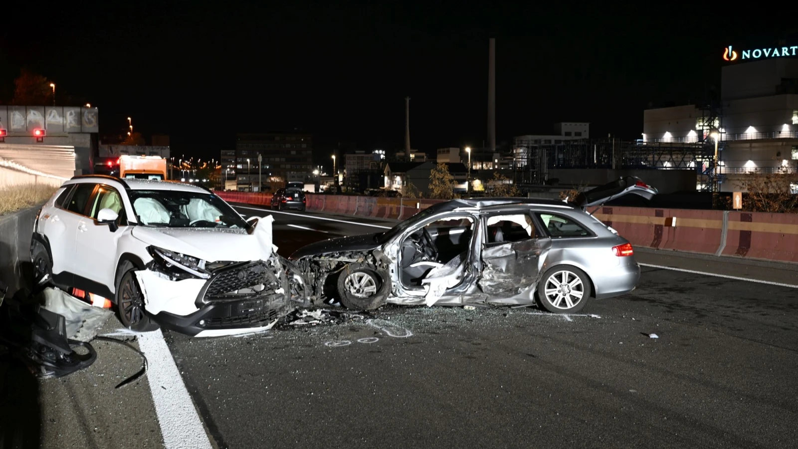 Vier Verletzte bei Frontalkollision auf der A2, © Polizei BL Vier Verletzte bei Frontalkollision auf der A2, © Polizei BL