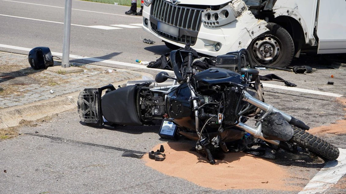 Motosiklet ve Otomobil Çarpıştı, İki Kadın Yoğun Bakımda!, © Bock/vifogra/dpa Motosiklet ve Otomobil Çarpıştı, İki Kadın Yoğun Bakımda!, © Bock/vifogra/dpa