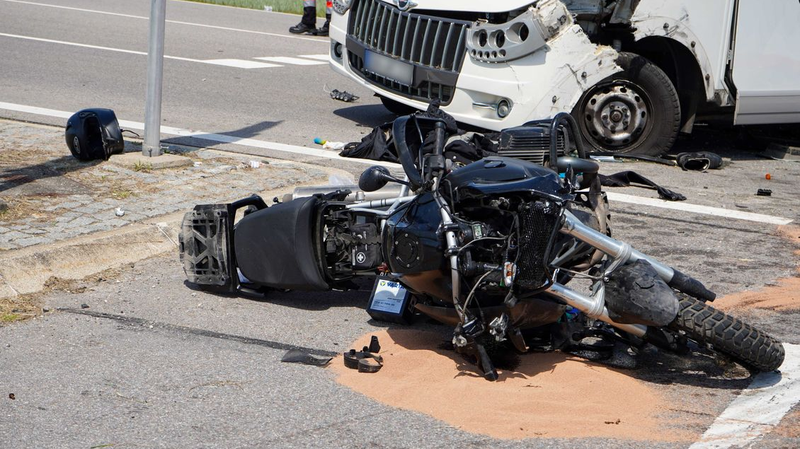 Motosiklet ve Otomobil Çarpıştı, İki Kadın Yoğun Bakımda!, © Bock/vifogra/dpa