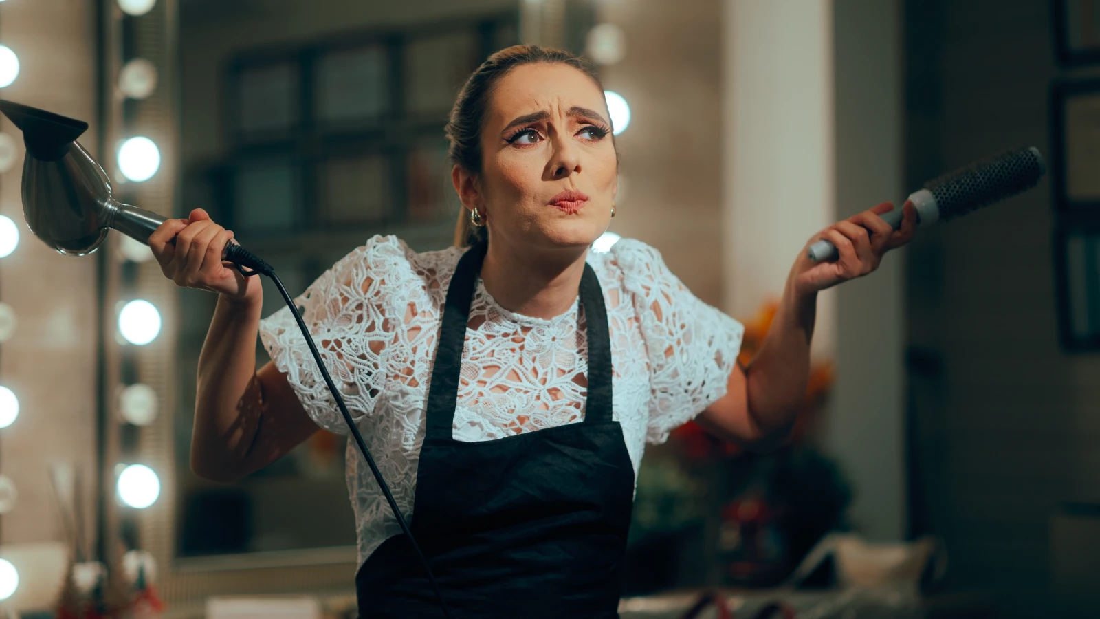 Berlin'de Kuaför ve Güzellik Sektörü Ekonomik Durgunluktan En Çok Etkilenenler Arasında, © shutterstock Berlin'de Kuaför ve Güzellik Sektörü Ekonomik Durgunluktan En Çok Etkilenenler Arasında, © shutterstock