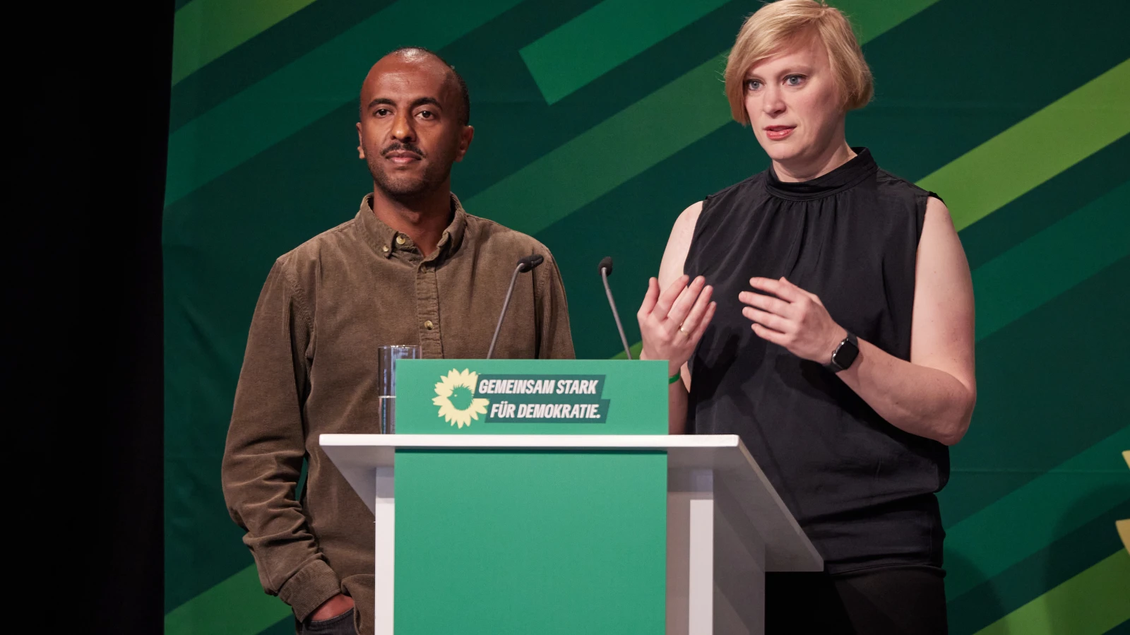 Yeşiller Federal Yönetim Kurulu Görevden Ayrılıyor: Berlin’den Teşekkür Geldi!, © dpa Yeşiller Federal Yönetim Kurulu Görevden Ayrılıyor: Berlin’den Teşekkür Geldi!, © dpa