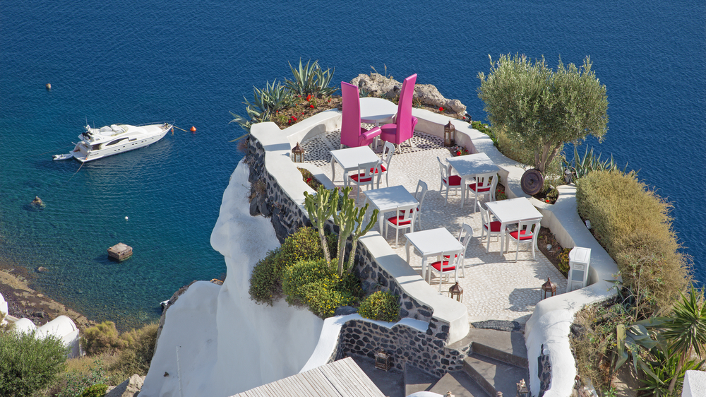 Çatıları Beyaza Boyamak, Yazın Şehirleri Daha Serin Hâle Getirebilir, © shutterstock