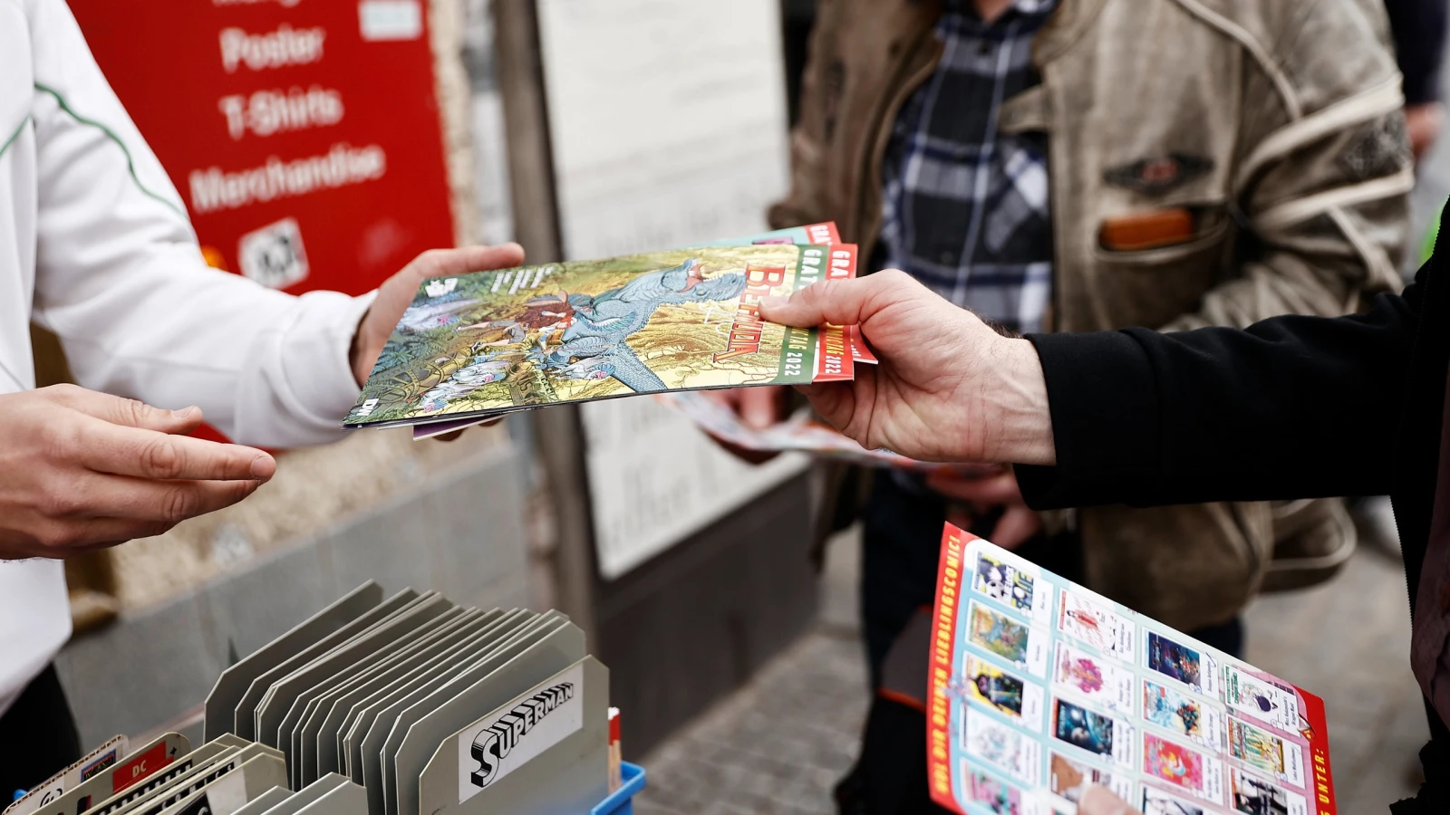 Aşırı Sağcı Propaganda Çizgi Romanlarla Yayılıyor: Bremen’de Uzmanlar Uyarıyor!, © dpa | picture alliance | Carsten Koall Aşırı Sağcı Propaganda Çizgi Romanlarla Yayılıyor: Bremen’de Uzmanlar Uyarıyor!, © dpa | picture alliance | Carsten Koall