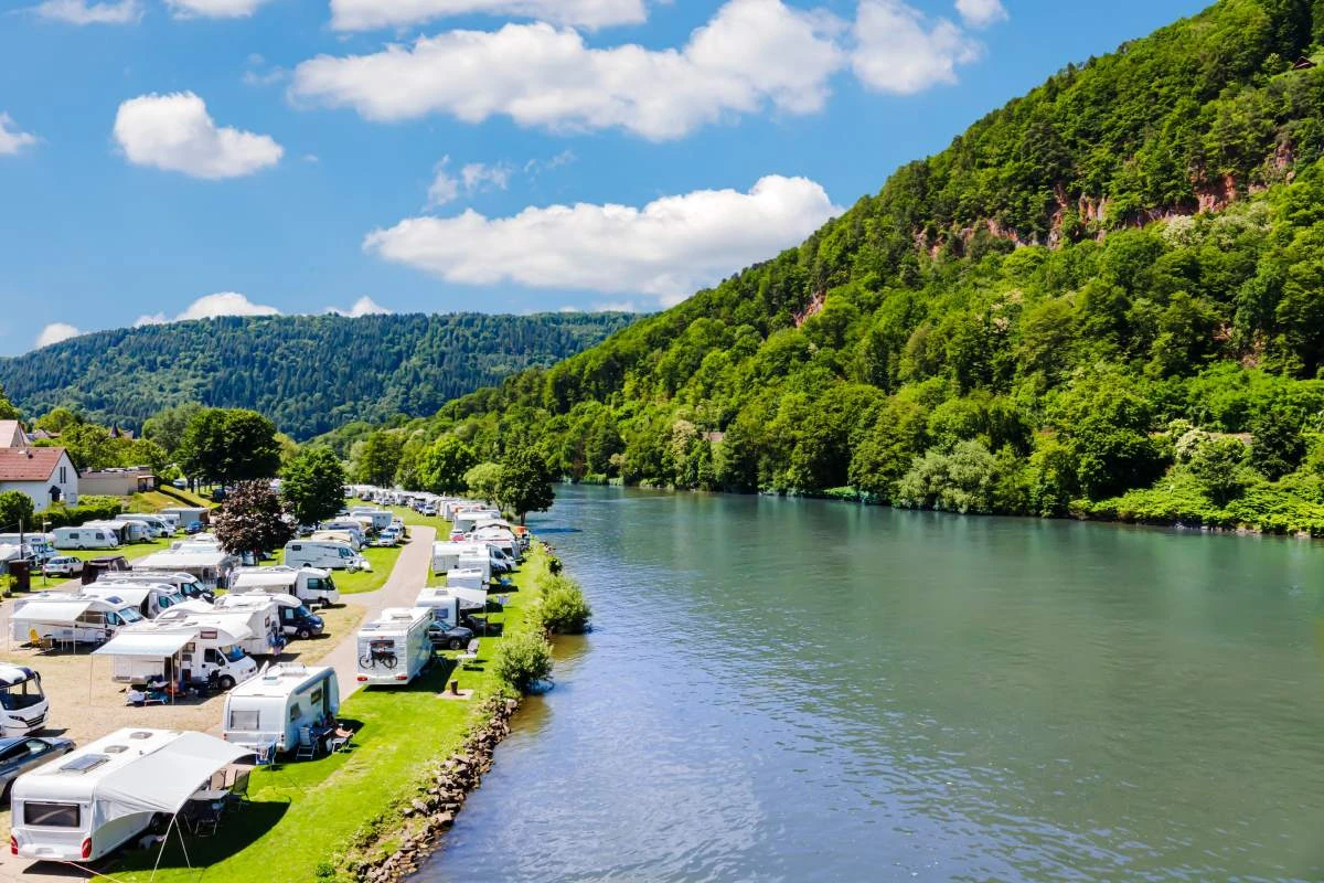 Steigende Preise: Die Nachfrage nach Campingplätzen reißt nicht ab, © Foto: nnattalli / Shutterstock Steigende Preise: Die Nachfrage nach Campingplätzen reißt nicht ab, © Foto: nnattalli / Shutterstock