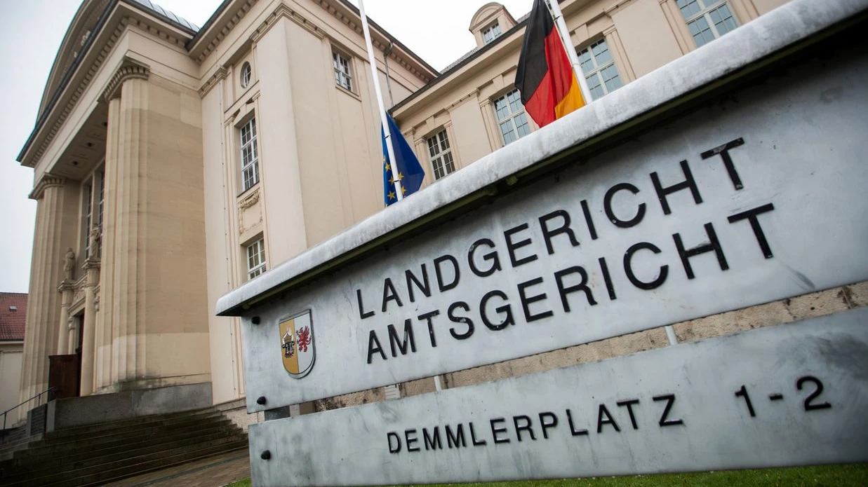 Yasadışı Göç ve Kaçak İşçilik Davası: Dört Sanık Mahkeme Önünde, © Jens Büttner/dpa-Zentralbild/dpa Yasadışı Göç ve Kaçak İşçilik Davası: Dört Sanık Mahkeme Önünde, © Jens Büttner/dpa-Zentralbild/dpa