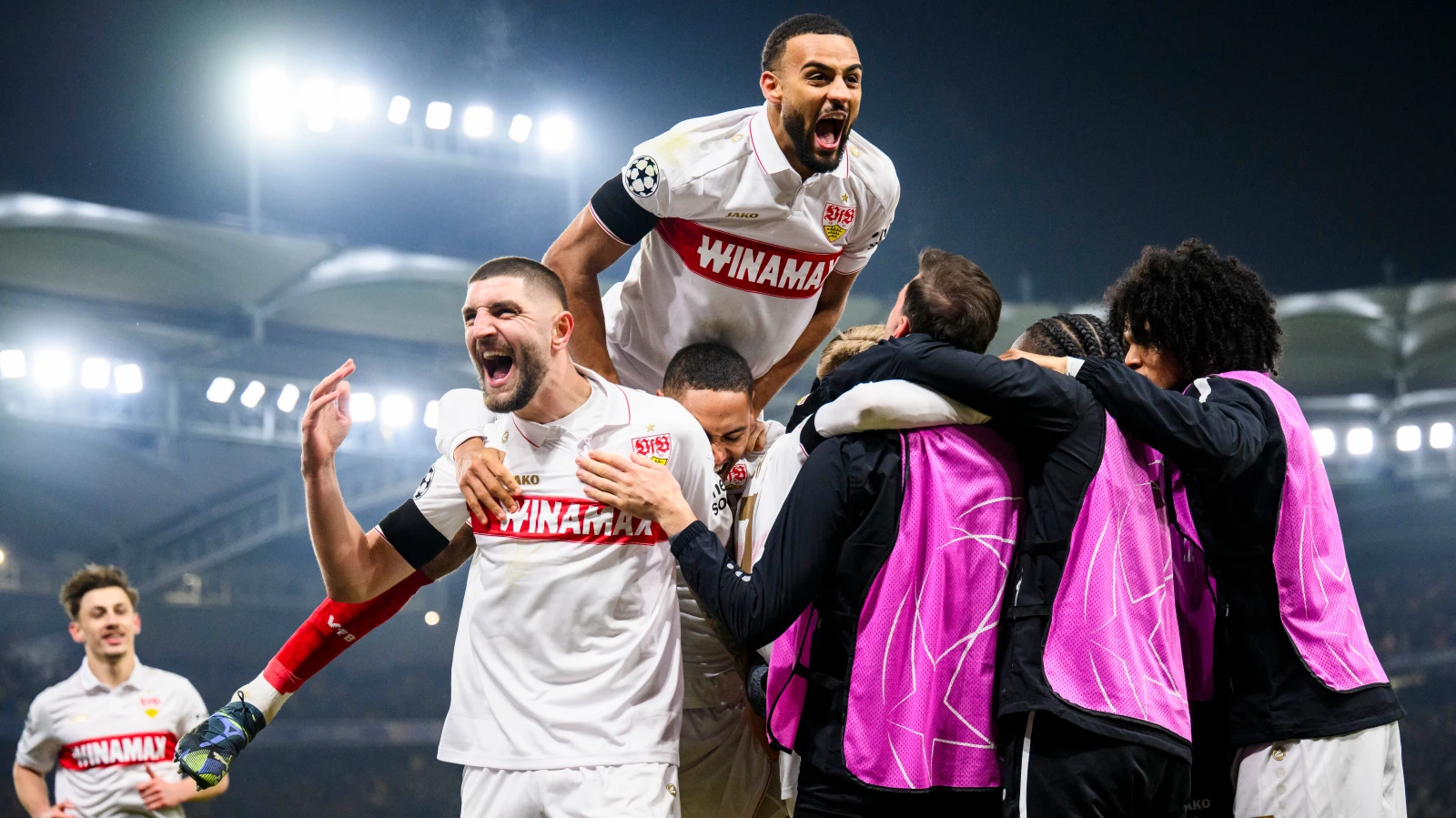 Otoyol Tesisinde Saldırı: Frankfurt Holiganları Stuttgart Taraftarlarına Pusu Kurdu, © dpa Otoyol Tesisinde Saldırı: Frankfurt Holiganları Stuttgart Taraftarlarına Pusu Kurdu, © dpa