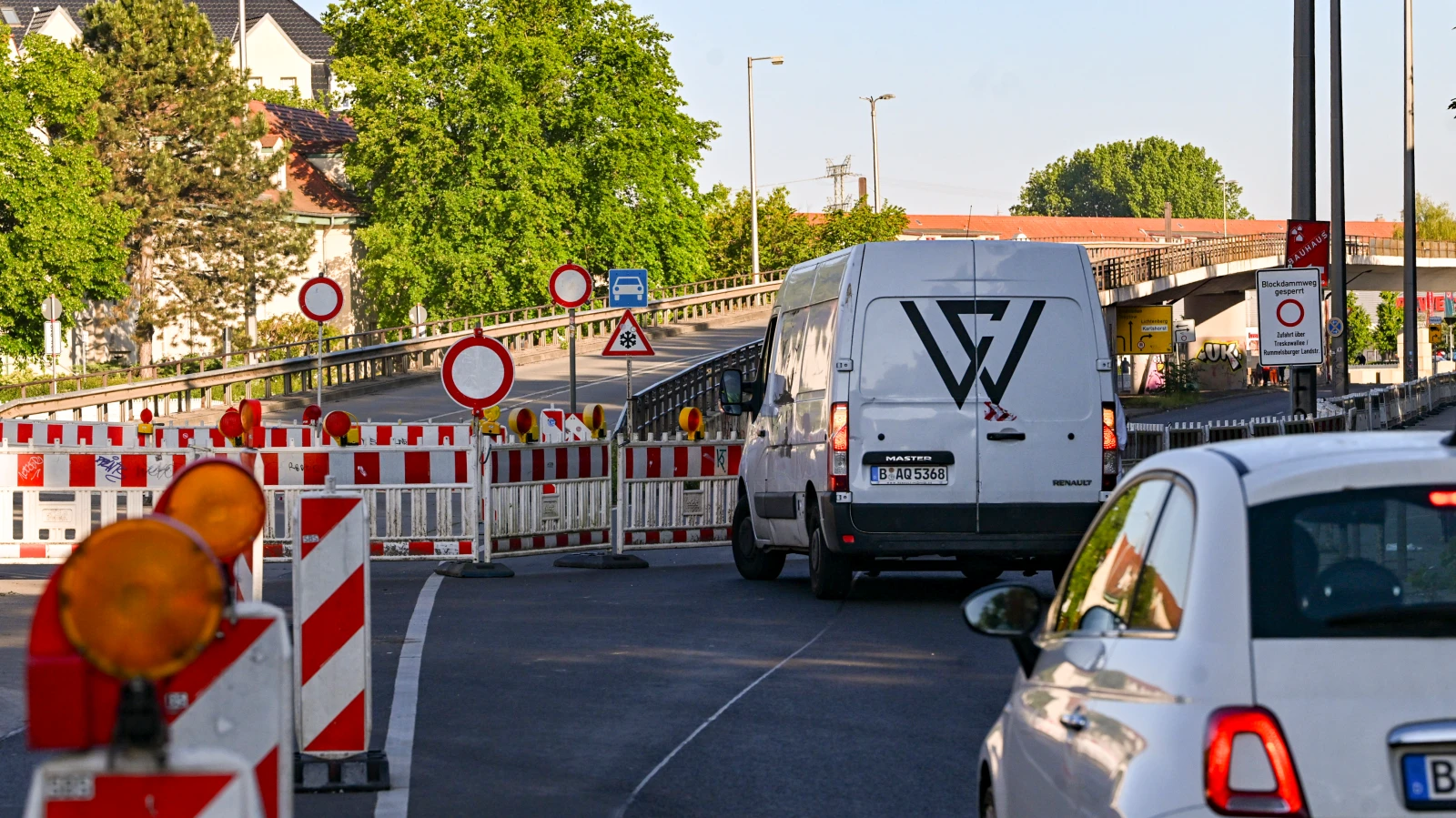 Berlin’de Wuhlheide Köprüsü çökme tehlikesi nedeniyle tamamen kapatıldı!, © Jens Kalaene/dpa Berlin’de Wuhlheide Köprüsü çökme tehlikesi nedeniyle tamamen kapatıldı!, © Jens Kalaene/dpa