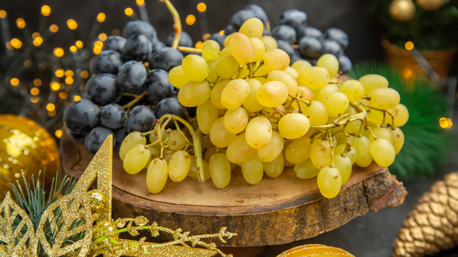 Yeni Yıla Tatlı Bir Başlangıç: 12 Üzüm Geleneği, © Freepik Yeni Yıla Tatlı Bir Başlangıç: 12 Üzüm Geleneği, © Freepik