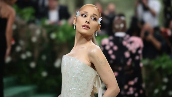 Ariana Grande – «Petal», © rollingstone Ariana Grande – «Petal», © rollingstone
