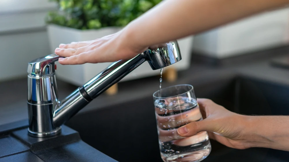 Köln-Wahn'da Su Krizi Tehlikesi Geçti: İçme Suyu Temiz!, © shutterstock Köln-Wahn'da Su Krizi Tehlikesi Geçti: İçme Suyu Temiz!, © shutterstock