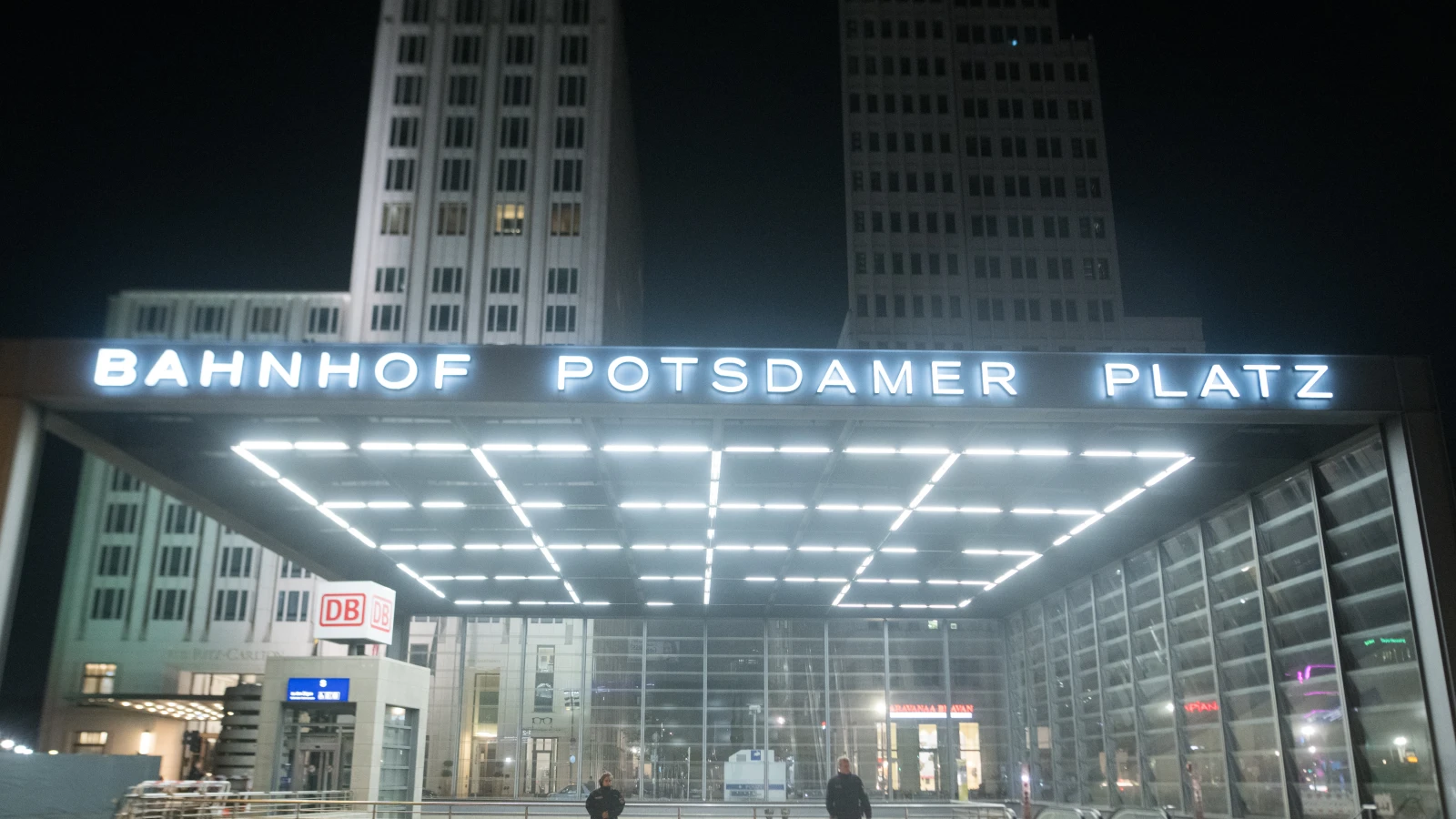 Bazı U-Bahn İstasyonları Kapalı Olacak: Mauerfall Kutlamaları Yapılıyor!, © dpa Bazı U-Bahn İstasyonları Kapalı Olacak: Mauerfall Kutlamaları Yapılıyor!, © dpa