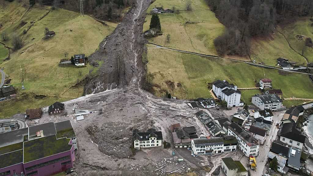 Der Erdrutsch in Schwanden wird geräumt, © Keystone/SDA