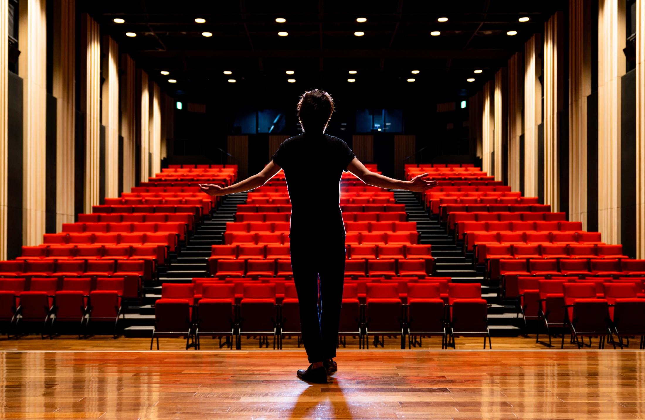 Schauspieler auf der Bühne im Theater, © Shutterstock Schauspieler auf der Bühne im Theater, © Shutterstock