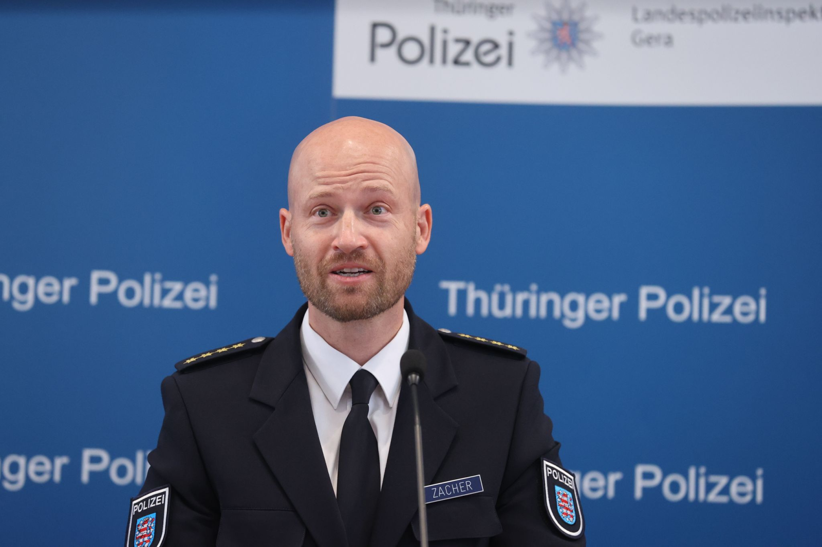 Polizeidirektor Matthias Zacher spricht bei seiner Einführung in das Amt des Leiters der Landespolizeiinspektion Gera., © Bodo Schackow/dpa