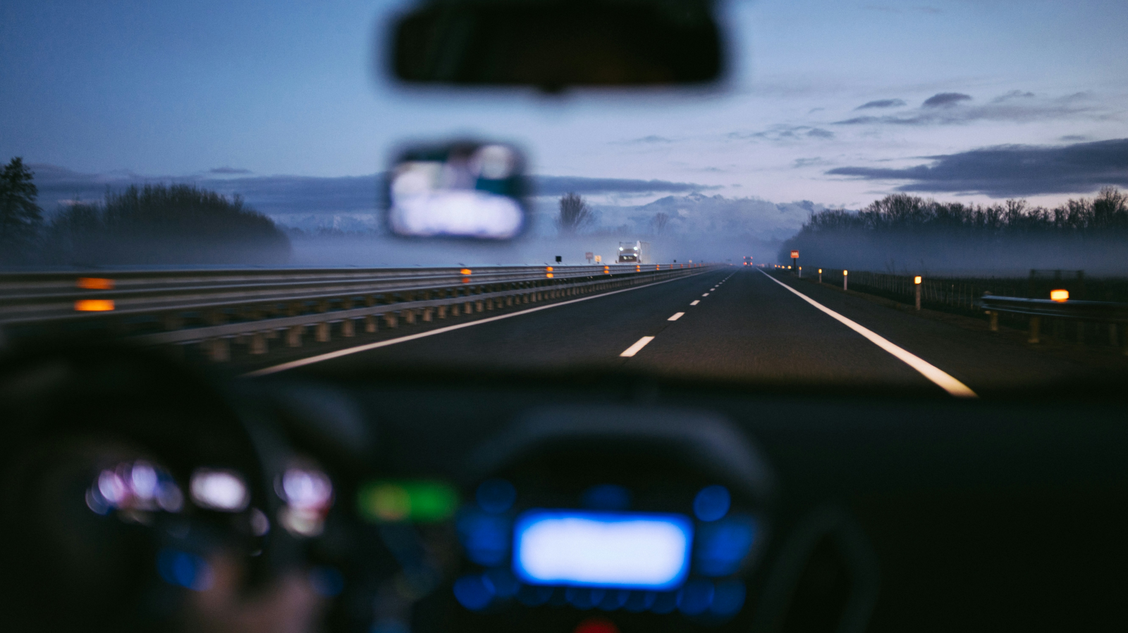 Junge Ausländer zahlen für Autoversicherung mehr, © Unsplash / Samuele Errico Piccarini