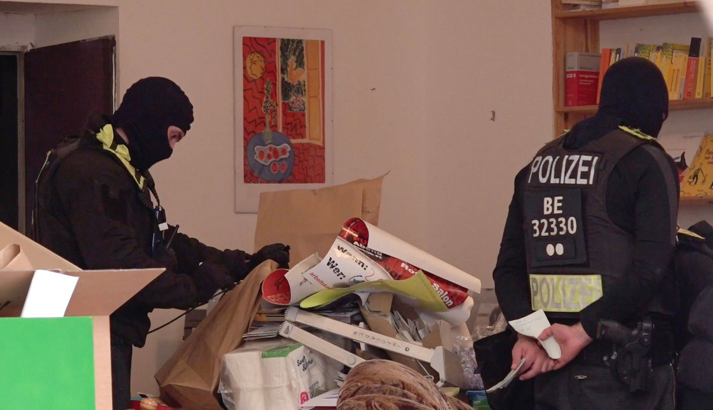 Berlin’de elektrik şebekesine sabotaj soruşturması: Çok sayıda adrese baskın, © Sven Käuler/dpa