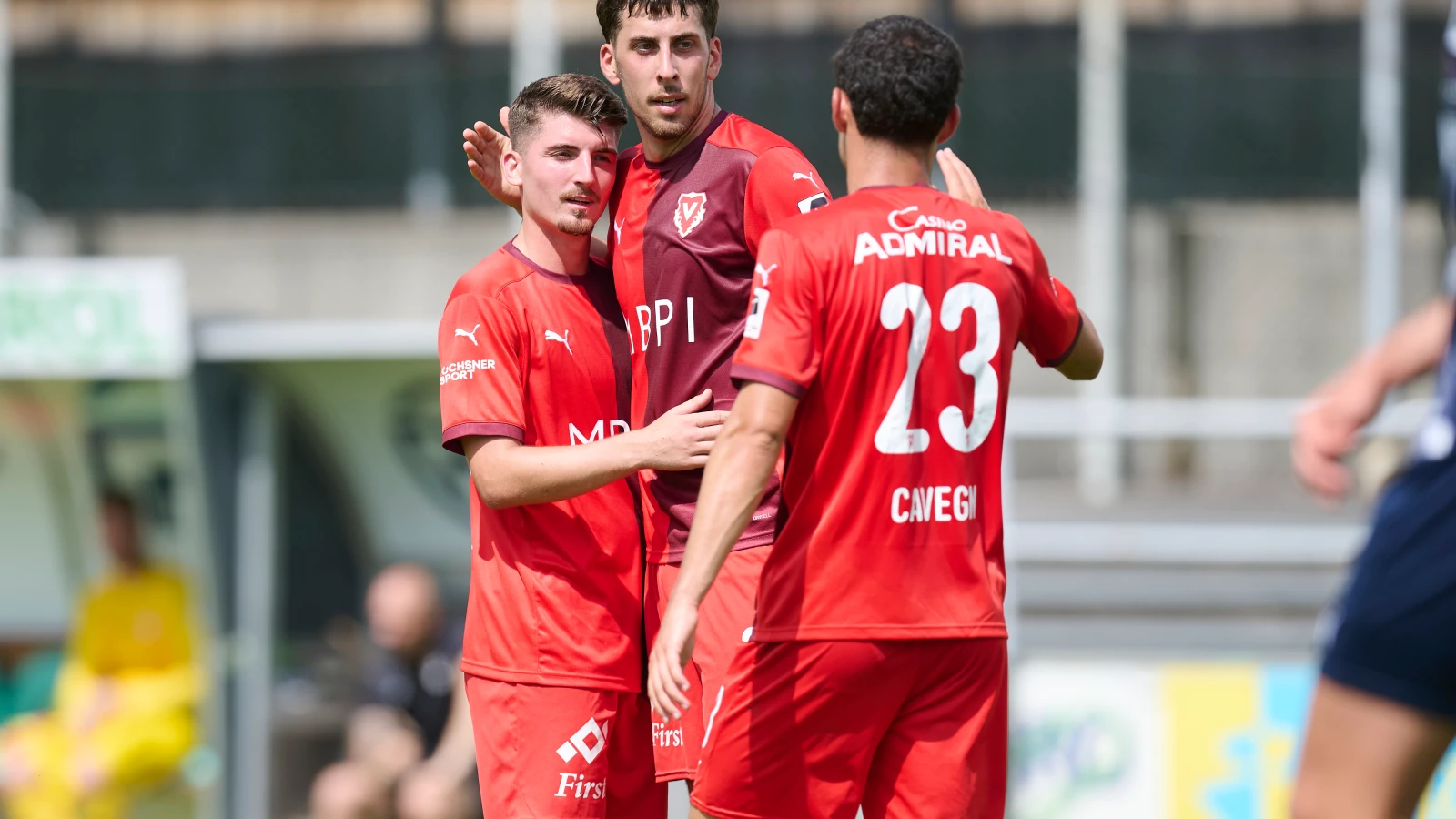 Der FC Vaduz feiert dank späten Toren den ersten Saisonsieg, © Keystone Der FC Vaduz feiert dank späten Toren den ersten Saisonsieg, © Keystone