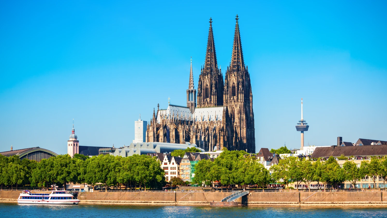 Köln Katedrali 145 yaşında – Bir zamanlar dünyanın en yüksek binasıydı, © shutterstock Köln Katedrali 145 yaşında – Bir zamanlar dünyanın en yüksek binasıydı, © shutterstock