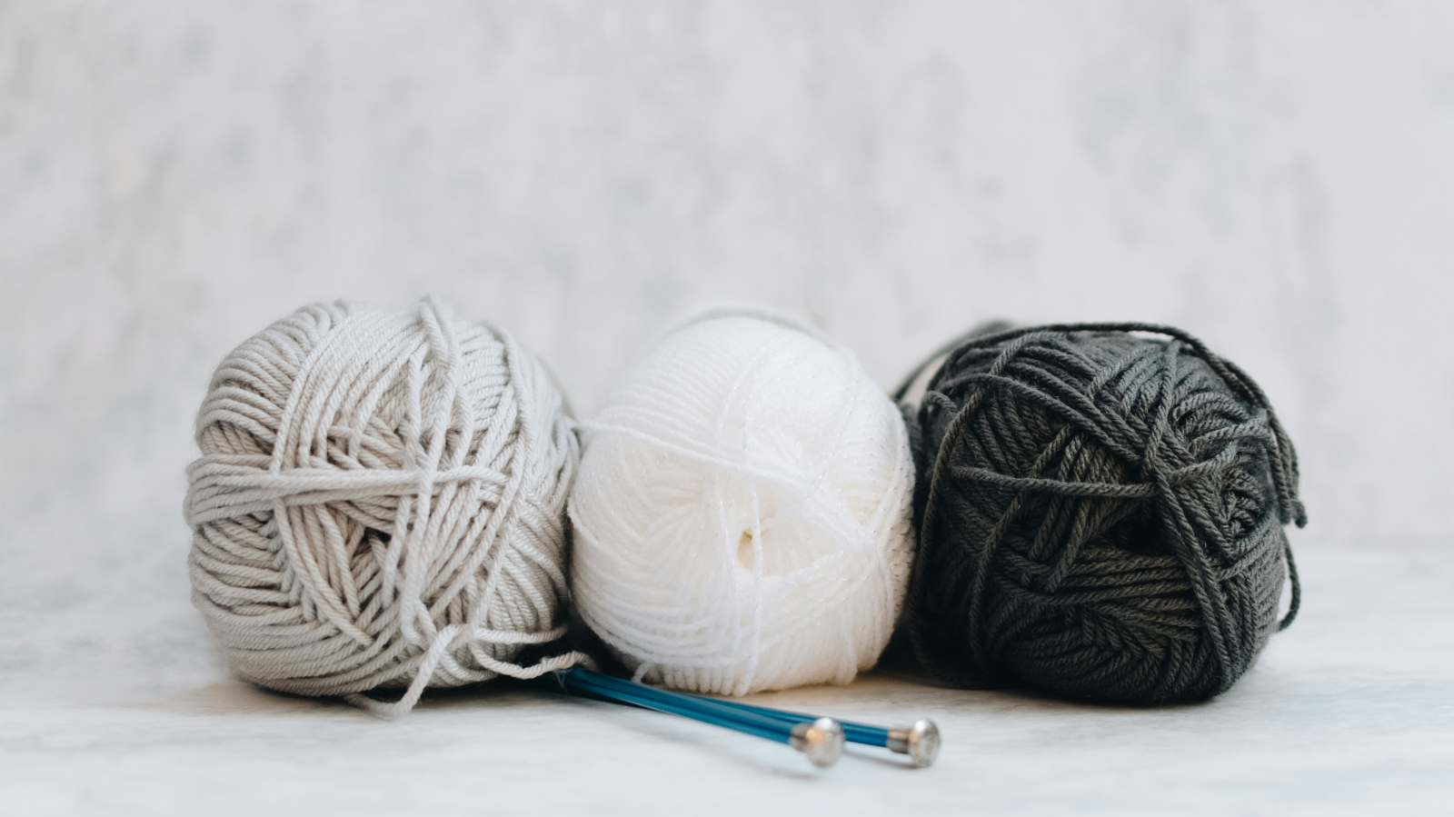 Häkeln wird bei Jüngeren beliebter, © Unsplash/Kelly Sikkema 