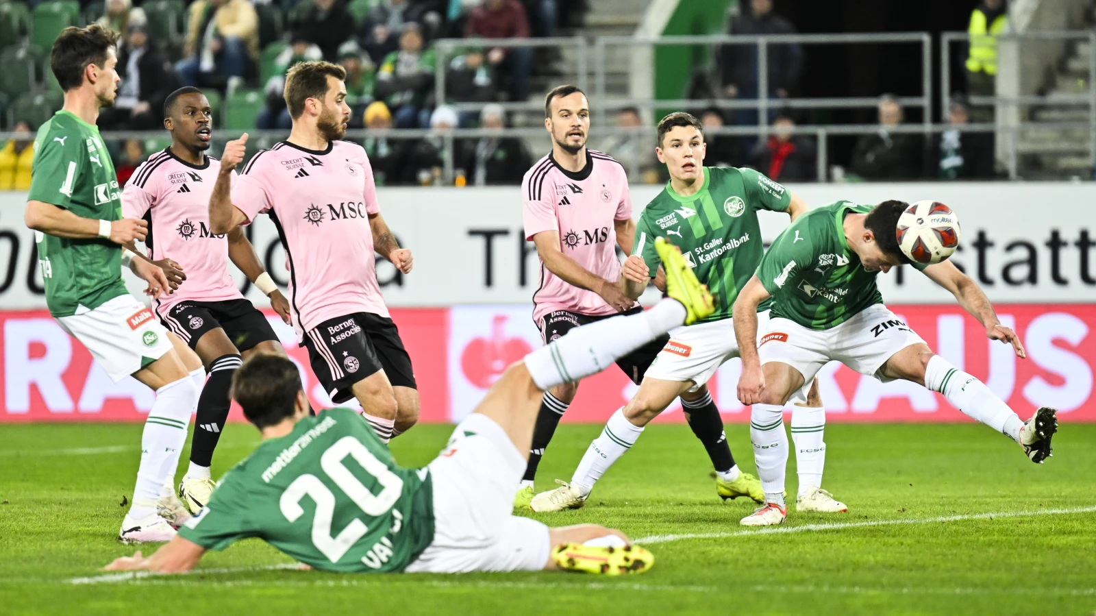 Servette stürzt St. Gallen in Minikrise, © Keystone/SDA Servette stürzt St. Gallen in Minikrise, © Keystone/SDA