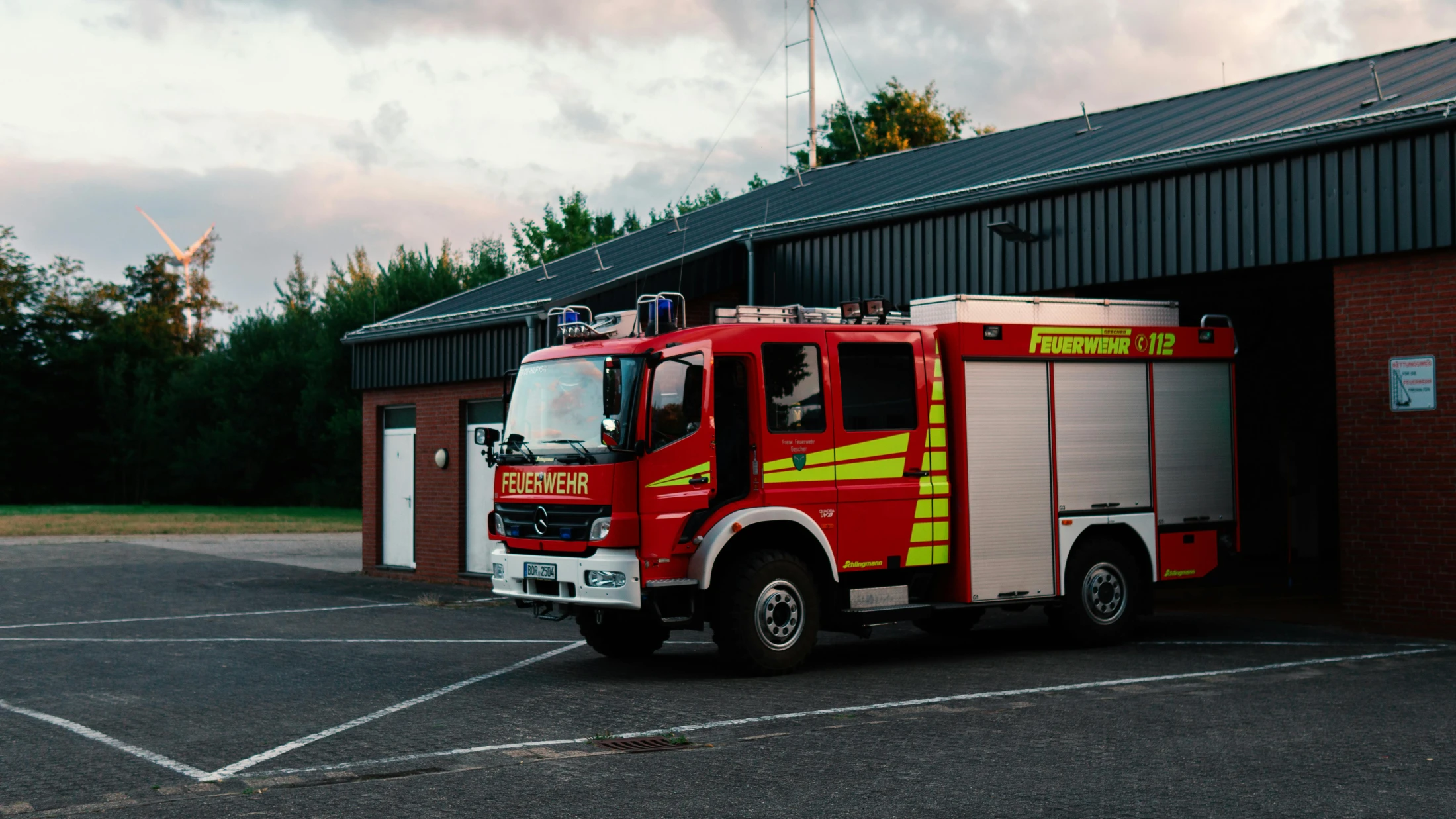 Spot des Monats Oktober 2025: "Leben oder Tod" von der Feuerwehr Hamburg, © Alex Fu Spot des Monats Oktober 2025: "Leben oder Tod" von der Feuerwehr Hamburg, © Alex Fu