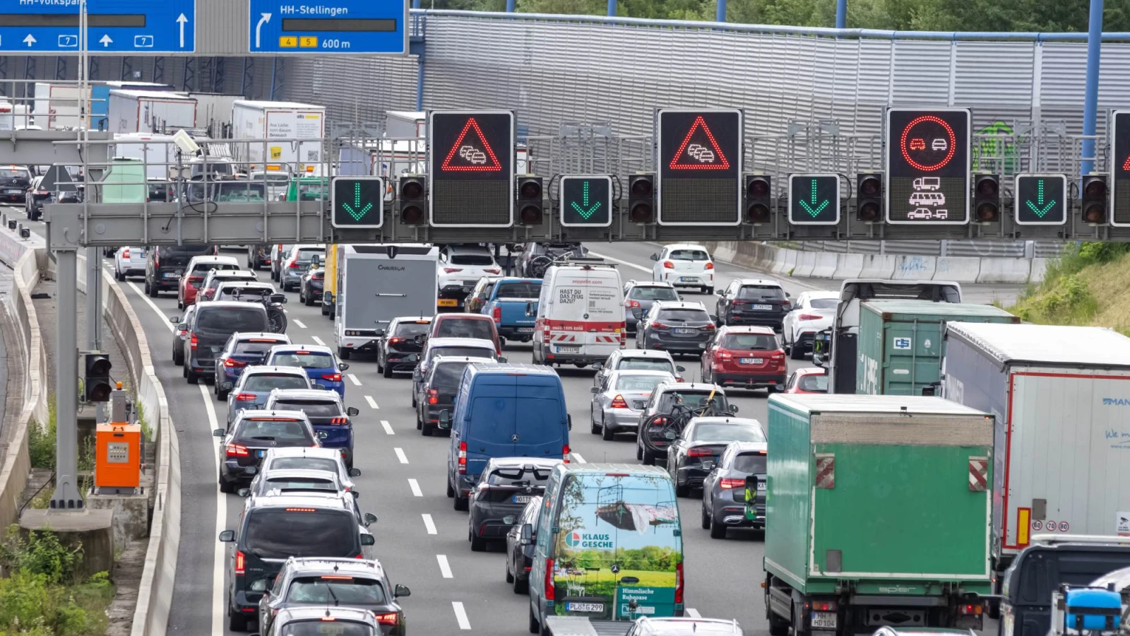 Stau auf der A7 zum Ferienstart , © Picture Alliance Stau auf der A7 zum Ferienstart , © Picture Alliance