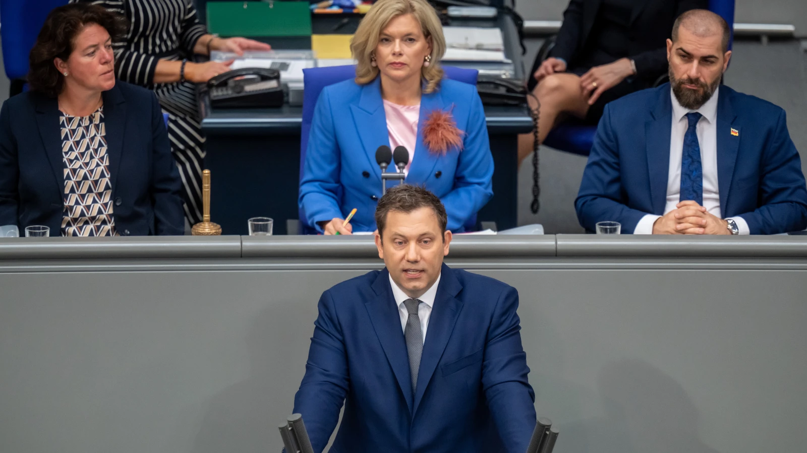 Almanya’da Rekor Borç Tartışması: Yeni Hükümet 850 Milyar Euro Kredi Planlıyor, © Michael Kappeler/dpa Almanya’da Rekor Borç Tartışması: Yeni Hükümet 850 Milyar Euro Kredi Planlıyor, © Michael Kappeler/dpa