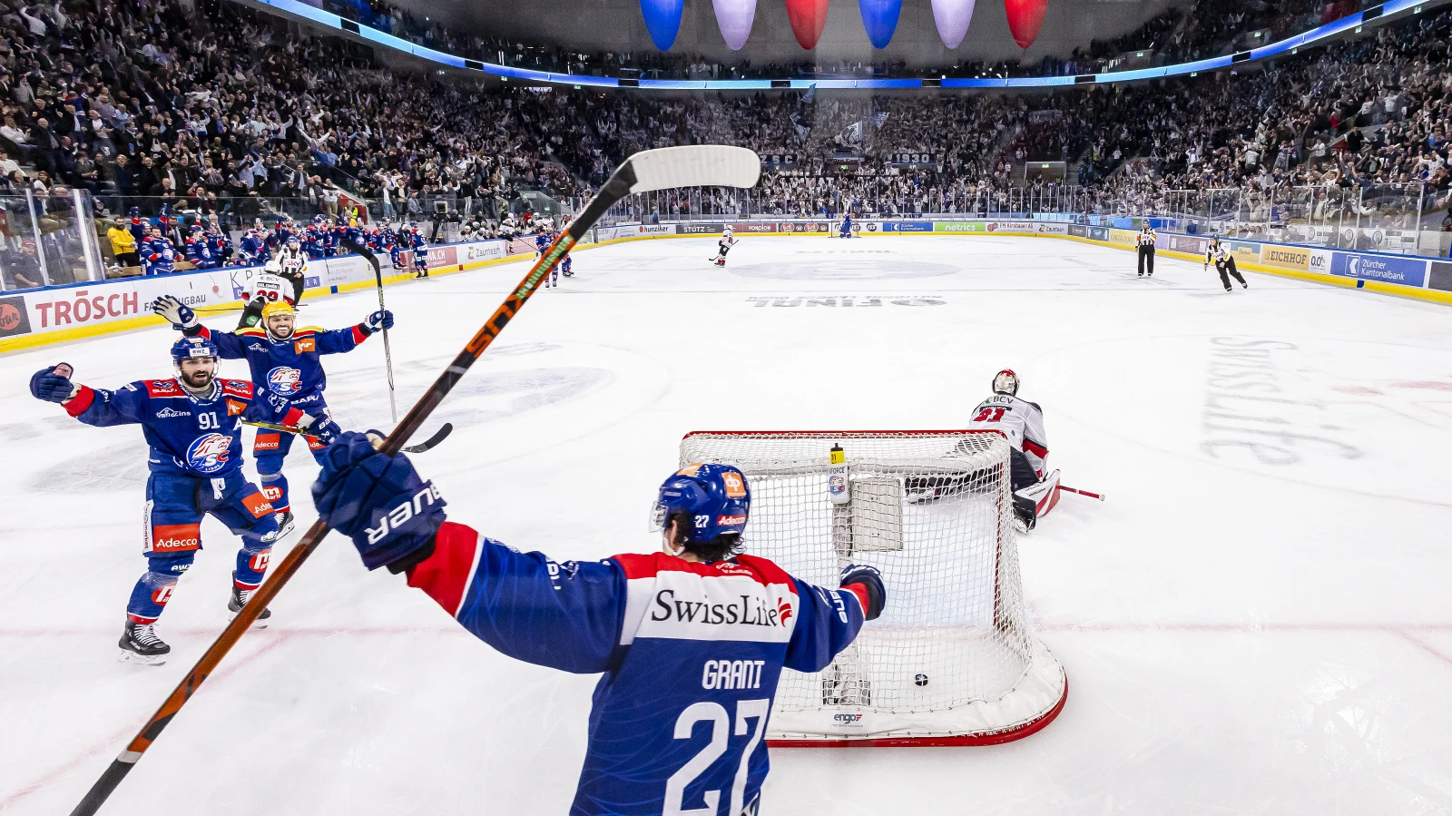 ZSC Lions bleiben ungeschlagen, © Keystone / Michael Buholzer ZSC Lions bleiben ungeschlagen, © Keystone / Michael Buholzer